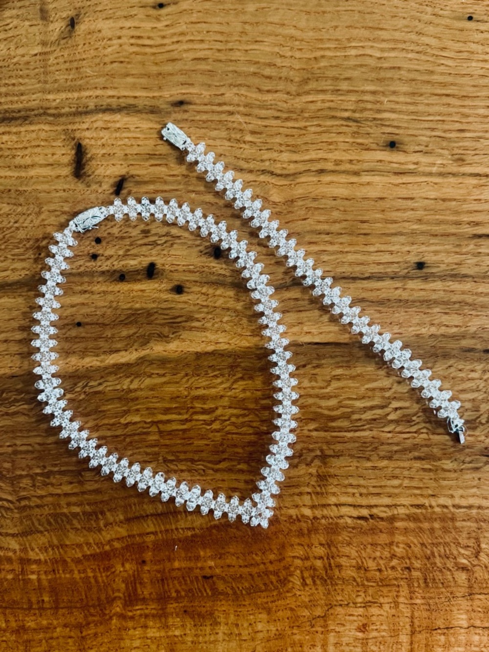 VTG Glass Beaded Chevron (V-Point) Necklace and Bracelet Set White Gold Clasp